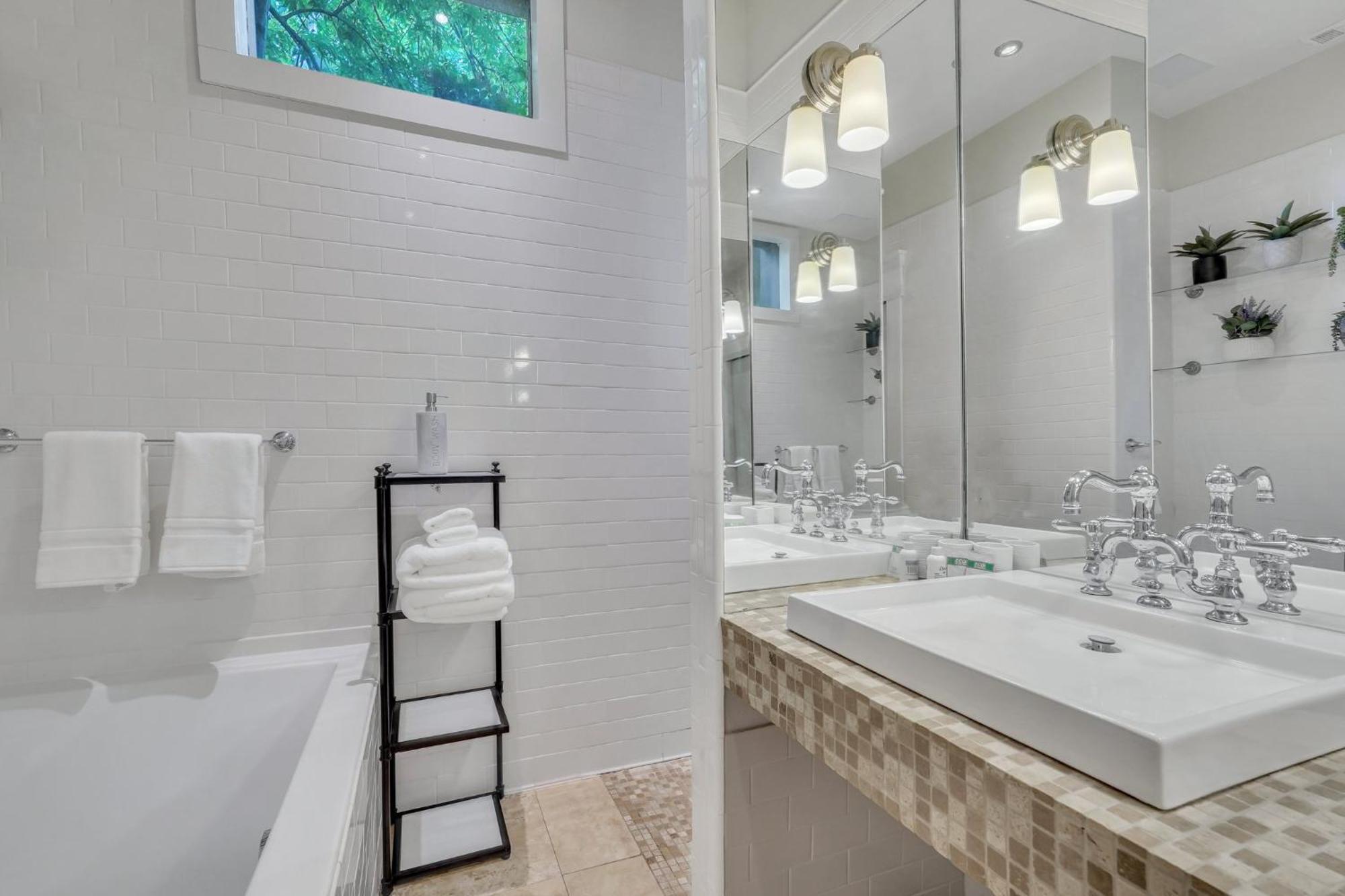 The Lincoln Loft, Near Forsyth Park With Free Parking Villa ซาวานนาห์ ภายนอก รูปภาพ